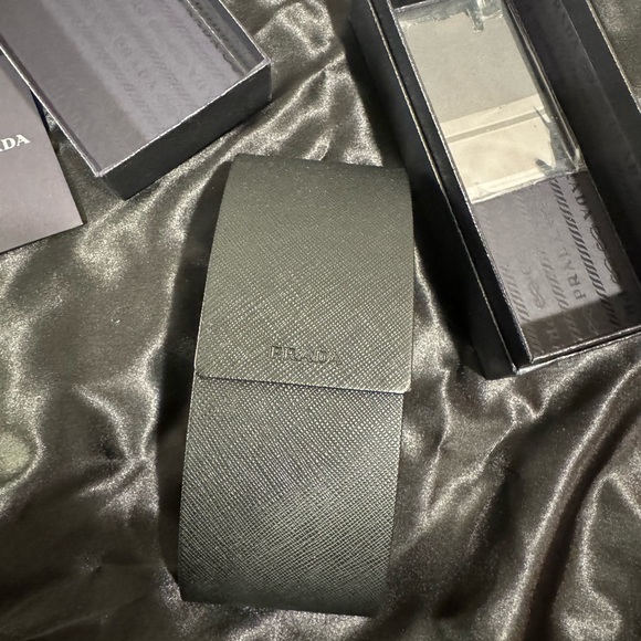 Prada sunglasses - Picture 5 of 8